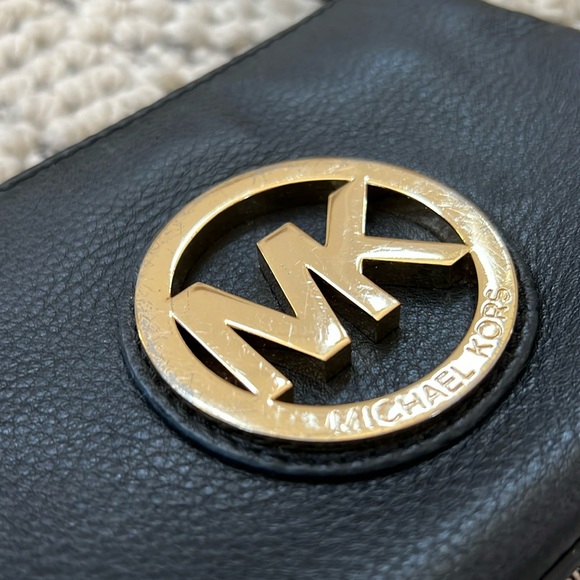 🖤 Michael Kors Wristlet | Mini Bag | Purse | Black Leather | Gold Emblem - Picture 4 of 12